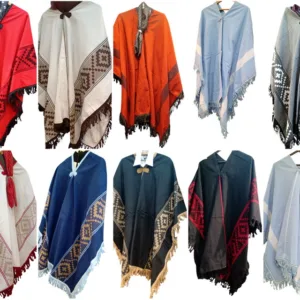 Ponchos de campo en diversos modelos colores y materiales regionales para souvenirs de turismo y regalos empresarios corporativos de empresas.