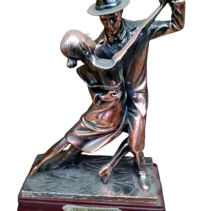 Estatuilla tanguera con parejas de tango representando al Tango Argentino para souvenirs de turismo y regalos empresarios corporativos de empresas.