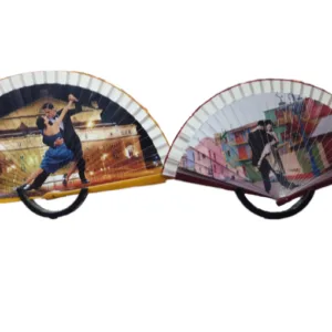 Abanicos de tango argentinos en colores blanco y negro con diseños regionales tradicionales para souvenirs de turismo y regalos empresarios corporativos.