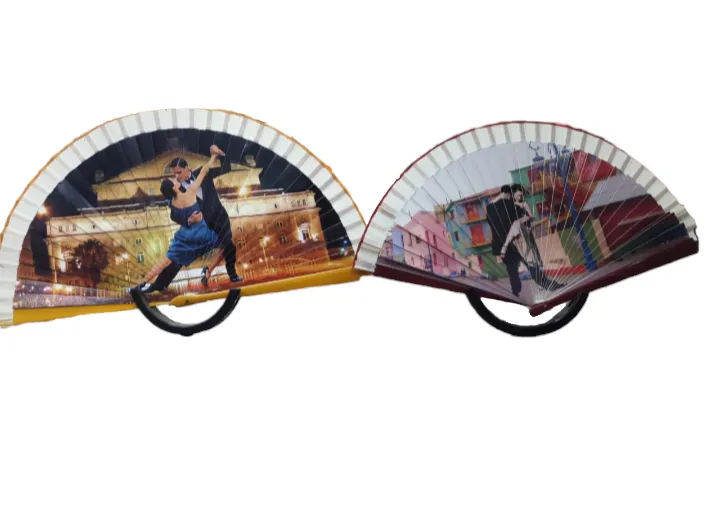 Abanicos de Tango Madera 1 Abanicos de tango argentinos en colores blanco y negro con diseños regionales tradicionales para souvenirs de turismo y regalos empresarios corporativos.