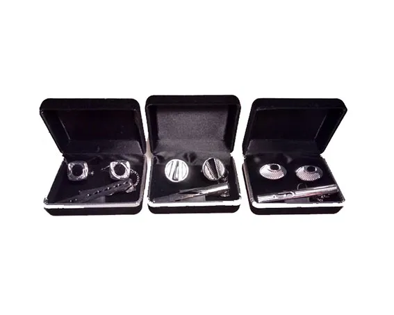 Gemelos y Traba corbata 1 Gemelos y traba corbata color plata de excelente acabado en modelos varios para uniformes corporativos de empresas y regalos ejecutivos.