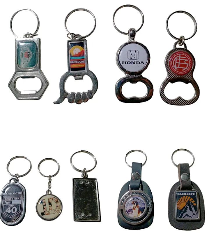 Llaveros personalizados con logo 1 Llaveros personalizados con logo por mayor en modelos varios para regalos empresarios, merchandising y souvenirs de empresas.