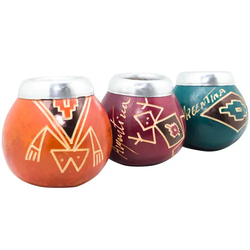 Mate de Calabaza Tallado Argentina 1 Mate de calabaza tallado argentina en modelos varios regionales para souvenirs de turismo y regalos empresarios corporativos de empresas.