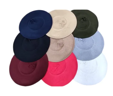 Boinas Vascas de hilo 1 Boinas vascas de hilo lisas por mayor en colores surtidos personalizadas con logo bordado para uniformes y regalos empresarios de empresas.