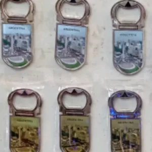 Destapadores de Argentina y tango con diseños regionales para souvenirs de turismo y regalos empresarios corporativos.