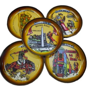 Plato de cuero flex de gaucho y tango en tamaños varios con diseños regionales típicos para souvenirs de turismo y regalos empresarios corporativos.