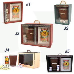 Juegos de mesa tradicionales de Generala, cubilete con dados y cartas de truco en cajas de madera para souvenirs de turismo y regalos empresarios corporativos.