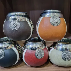 Mate de calabaza forrado en modelos varios regionales para souvenirs de turismo y regalos empresarios corporativos de empresas.