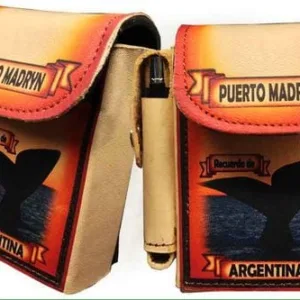 Cigarreras con su logo personalizado simil cuero estampadas con motivos de gaucho y tango para regalos empresarios y souvenirs.