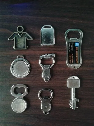 Destapadores con Logo 1 Destapadores con logo personalizado por mayor en modelos varios para regalos empresarios y souvenirs de empresas.