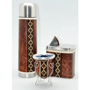 Equipo de mate y set matero con logo personalizado por mayor en modelos varios para regalos empresarios y souvenirs de empresas.