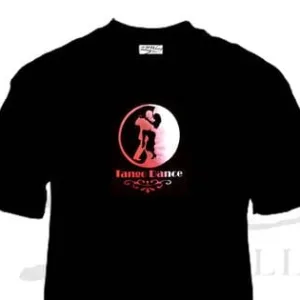 Remera de Tango Dance con pareja bailando, souvenir regional de turismo argentino y regalos empresarios corporativos.