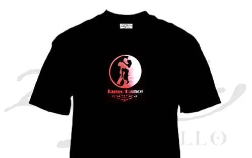 ZC50 Tango Dance 1 Remera de Tango Dance con pareja bailando, souvenir regional de turismo argentino y regalos empresarios corporativos.