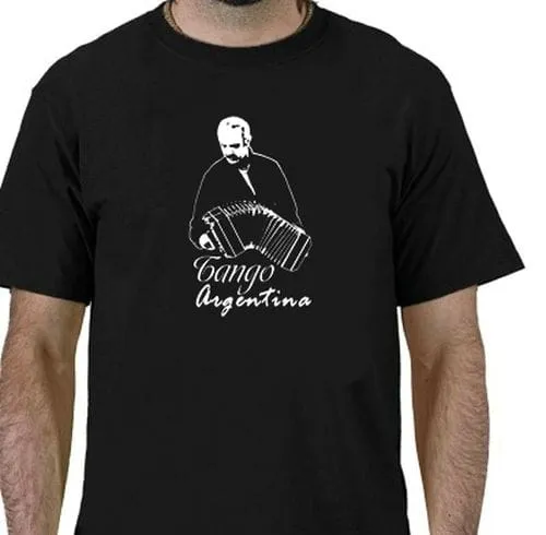 ZC900 - Piazzolla 1 Remera de tango Piazzolla con el músico argentino, souvenir regional de turismo de Argentina y regalos empresarios corporativos.