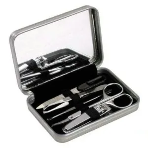Set de viaje premium con varios accesorios y estuche personalizado con logo corporativo por mayor para regalos empresarios y souvenirs de empresas.