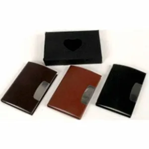 Tarjetero de metal de bolsillo forrado en cuero con logo personalizado por mayor para regalos empresarios ejecutivos y souvenirs de empresas.