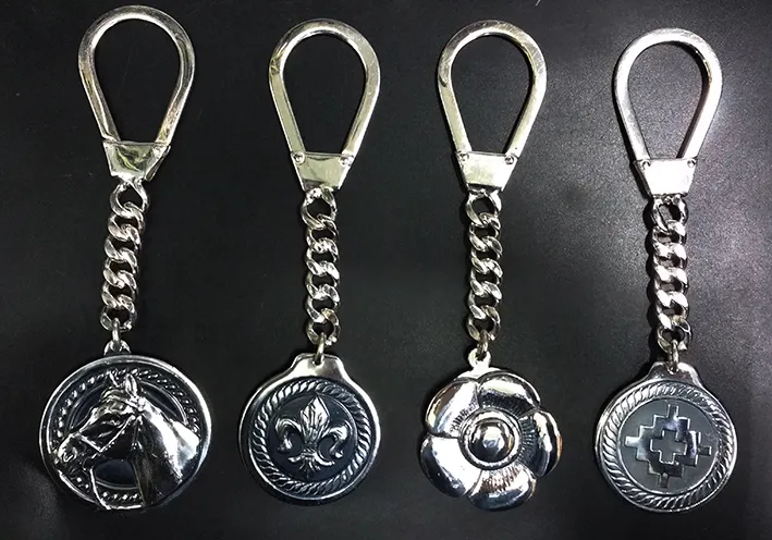 Llaveros de Alpaca y plata 1 Llaveros de alpaca y plata modelo herradura grande en diseños regionales Premium para souvenirs de turismo y regalos empresarios corporativos de empresas.