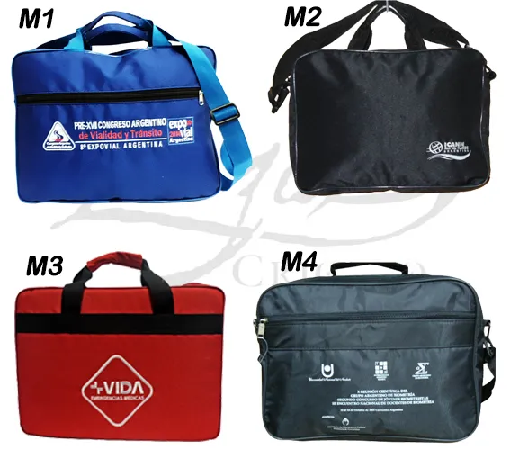 Bolso Portafolio para congresos 1 Bolso portafolio para congresos tipo maletin con manija y correa extensible personalizado para regalos empresarios y souvenirs corporativos de recuerdos argentinos de turismo.