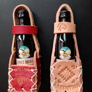 Fernet mini con estuche de cuero en modelos varios regionales para souvenirs de turismo y regalos empresarios corporativos de empresas.