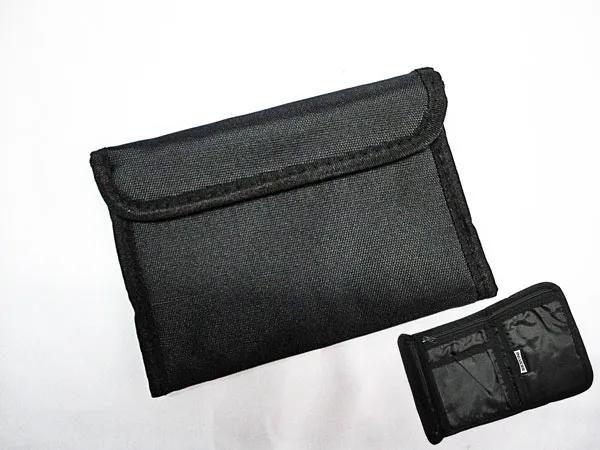 Porta Pasaporte con logo 1 Porta pasaporte con logo personalizado por mayor para regalos empresarios, marroquinería y souvenirs de viaje de empresas.