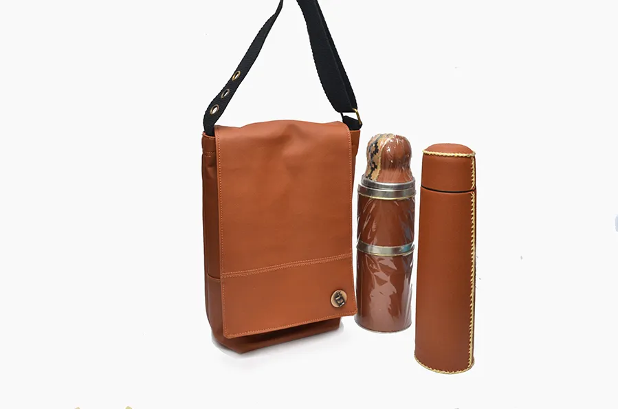 Set Matero Morral 1 Set matero morral con termo, 2 latas, mate en modelos varios regionales para souvenirs de turismo y regalos empresarios corporativos de empresas.