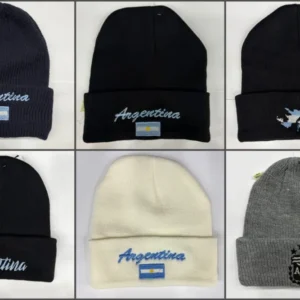 Gorros de lana de Argentina en modelos varios de diseño textil nacional para souvenirs de turismo y regalos corporativos empresarios de empresas.