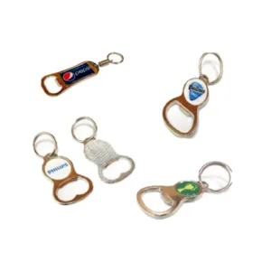 Llavero destapador con logo personalizado por mayor en formato rectangular o circular para regalos empresarios y souvenirs de empresas.