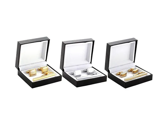 Gemelos y traba corbata 1 Gemelos y traba para corbata color plata o dorado en modelos varios para uniformes ejecutivos de empresas y hotelería de lujo.