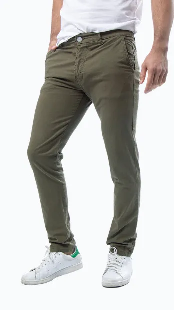 Pantalon de vestir hombre corte chino 1 Pantalones de vestir para hombre corte chino chupín por mayor de gabardina para uniformes modernos y ropa de trabajo en Buenos Aires.