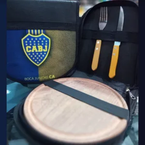 Set asado equipo de fútbol en modelos varios para souvenirs. Sets de asador de clubes para turismo y regalos empresarios corporativos.
