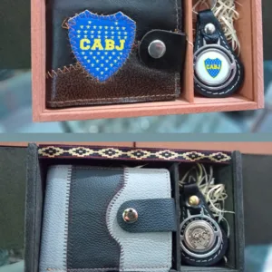 Set de billetera y llavero en caja de Boca, River o diseño regional para souvenirs de turismo y regalos empresarios corporativos de empresas.