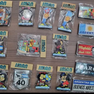 Imanes de Argentina y de Mafalda con diseños regionales típicos para souvenirs de turismo y regalos empresarios corporativos de empresas.