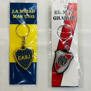 Llaveros de Boca y River con diseños de fútbol regional argentino para souvenirs de turismo y regalos empresarios corporativos.