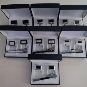 Gemelos para camisas de vestir y traba para corbata color plata y dorado para uniformes de empresas y regalos empresarios corporativos.