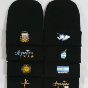 Gorros de lana de Argentina estilo Rocky en modelos varios de diseño textil para souvenirs de turismo y regalos corporativos empresarios.