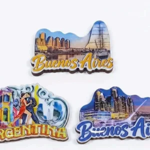 Imanes de madera de Argentina en colores surtidos para souvenirs de turismo y regalos empresarios corporativos.