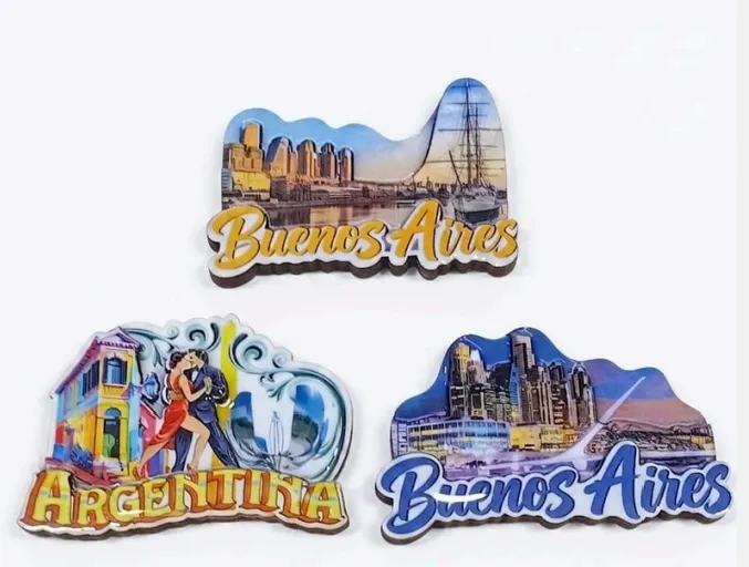 Imanes Madera Argentina 1 Imanes de madera de Argentina en colores surtidos para souvenirs de turismo y regalos empresarios corporativos.