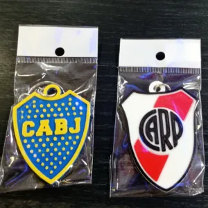 Llaveros de River y Boca con diseños de fútbol regional argentino para souvenirs de turismo y regalos empresarios corporativos.