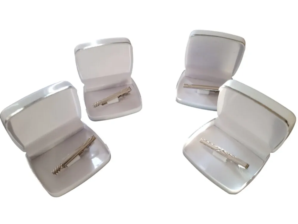 Traba corbatas Plateados 1 Venta de traba corbatas de vestir en modelos varios para uniformes corporativos, hotelería y gastronomía. Pasadores metálicos elegantes