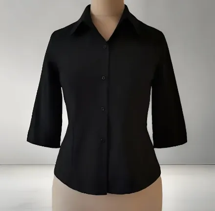 Camisa para mujer negra manga 3/4 entallada 1 Camisa para mujer negra manga 3/4 entallada para uniformes corporativos modernos de empresas, oficinas y recepciones ejecutivas.