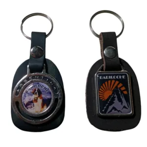 Llaveros de cuero personalizados con logo corporativo por mayor para regalos empresarios, marroquinería y souvenirs tradicionales de empresas.