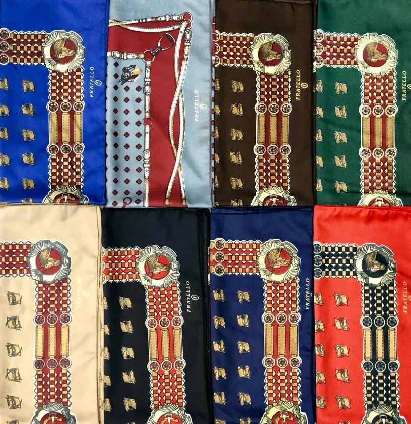 Pañuelos guardapampa 1 Pañuelos guardapampa tradicionales en varios modelos de diseño textil regional para souvenirs de turismo y regalos corporativos empresarios.
