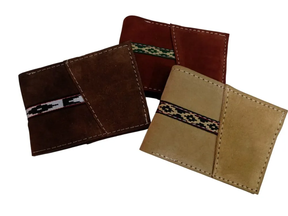 Billeteras de cuero gamuzado 1 Billeteras de cuero gamuzado legítimo artesanales para regalos empresarios y souvenirs de recuerdos argentinos para turismo.