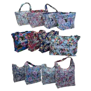 Bolso de tela con estampados de flores de Argentina en modelos cuadrados chicos y formato manija banana para regalos empresarios y souvenirs de turismo.