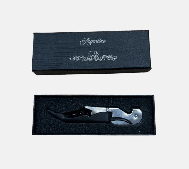 Destapador Argentina en caja 1 Destapador de metal de Argentina presentado en caja de regalo individual para regalos empresarios y souvenirs de turismo internacional.